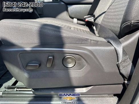 Used 2024 Chevrolet Silverado 2500 Custom w/ Custom Value Package image 15