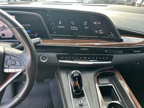 Used 2021 Cadillac Escalade Premium Luxury RWD image 26