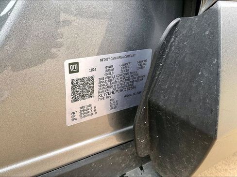Used 2025 Chevrolet Trax LT FWD image 35