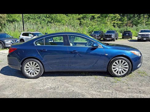 Used 2011 Buick Regal CXL Turbo w/ TO2 Preferred Equipment Group FWD image 9