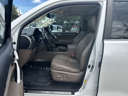 Used 2023 Lexus GX 460 Luxury AWD/4WD image 2