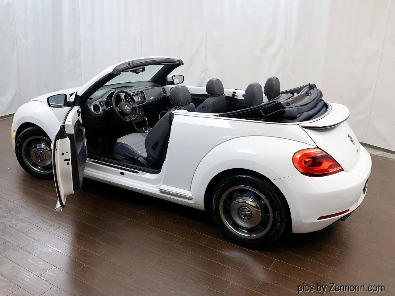 Used 2016 Volkswagen Beetle 1.8T Denim FWD image 11