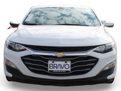 Used 2023 Chevrolet Malibu LT image 2
