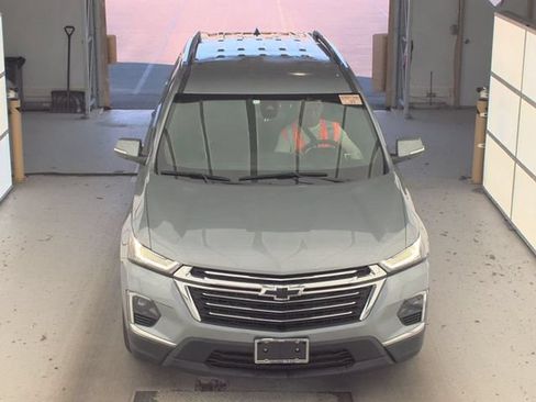 Used 2023 Chevrolet Traverse LT AWD/4WD image 3