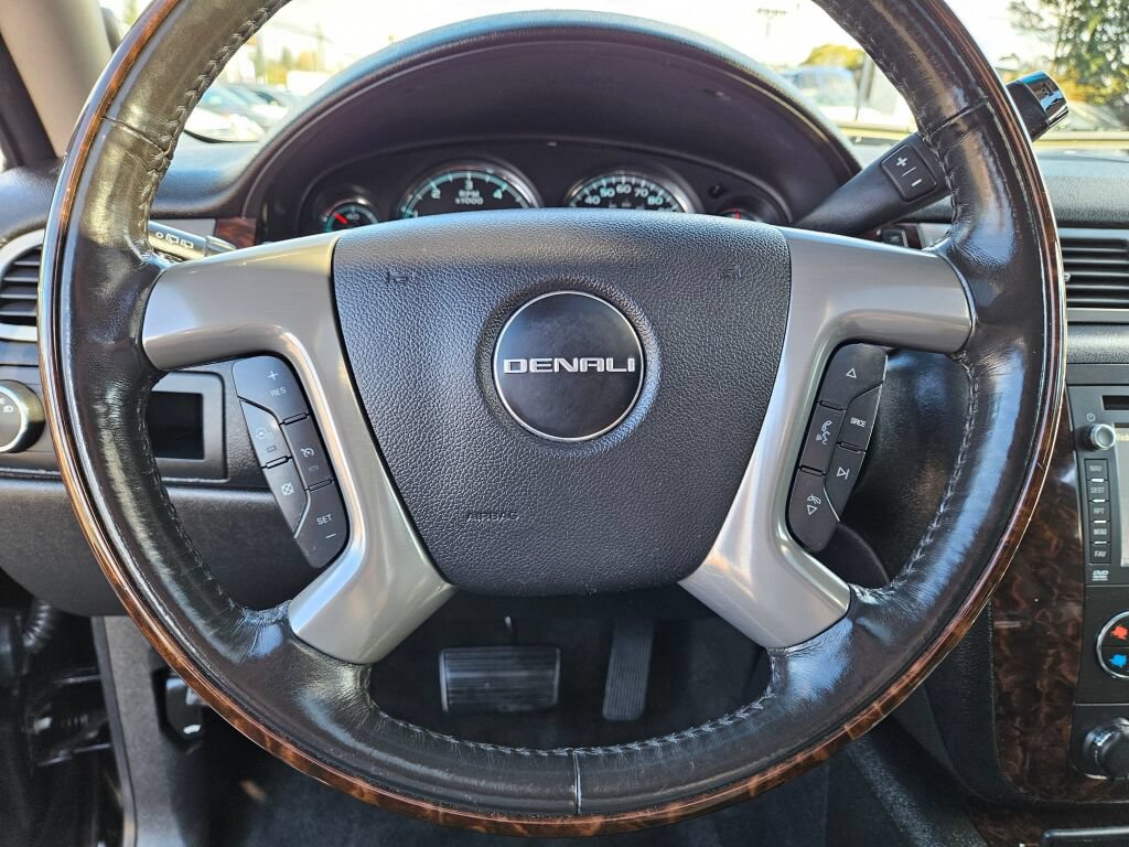 Used 2013 GMC Yukon Denali AWD/4WD image 25