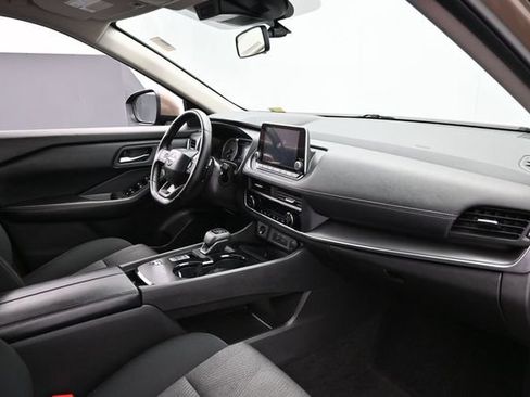 Used 2025 Nissan Rogue SV FWD image 29