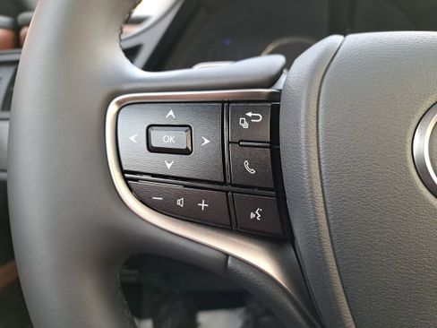 Used 2025 Lexus ES 300h w/ Premium Package image 18