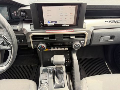 Used 2025 Toyota Tacoma SR5 AWD/4WD image 11