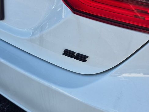 Used 2022 Toyota Camry SE w/ Convenience Package FWD image 11