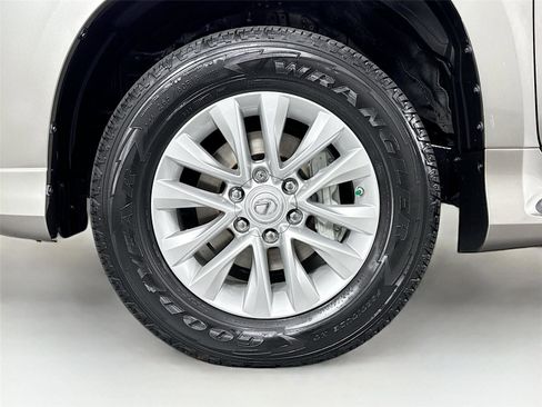 Used 2023 Lexus GX 460 Premium image 12