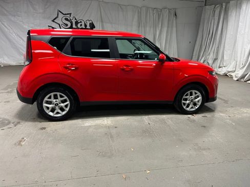 Used 2025 Kia Soul LX w/ LX Technology Package FWD image 8