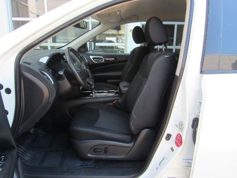 Used 2020 Nissan Pathfinder SV image 12