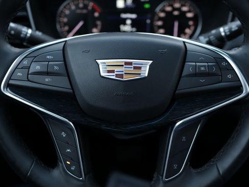 Used 2025 Cadillac XT5 Premium Luxury image 10