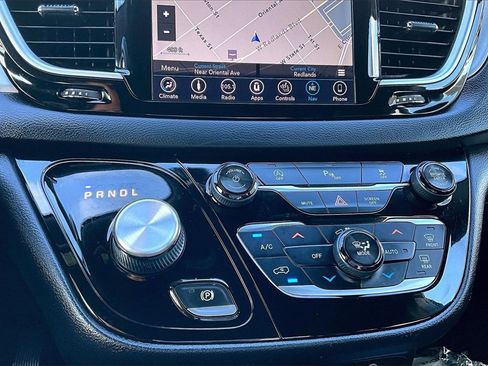 Used 2018 Chrysler Pacifica Touring-L w/ Premium Audio Group image 33
