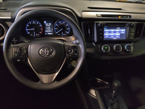 Used 2018 Toyota RAV4 LE FWD image 22