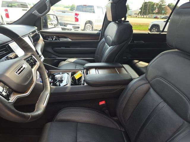 Used 2025 Jeep Grand Wagoneer 4WD image 24