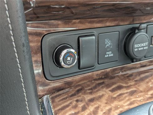 Used 2019 Nissan Armada Platinum w/ Captain's Chairs Package RWD image 35