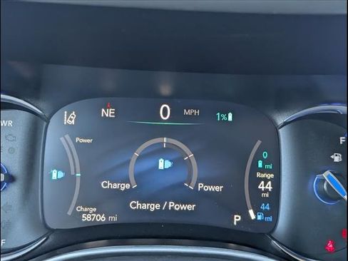 Used 2024 Chrysler Pacifica Select image 21