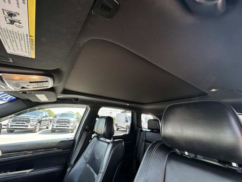 Used 2017 Jeep Grand Cherokee Overland w/ Jeep Active Safety Group image 34