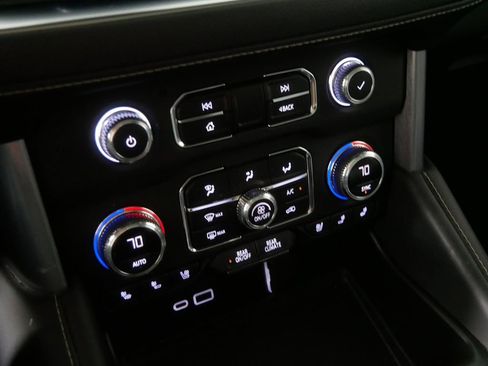 Used 2023 GMC Yukon SLT w/ SLT Premium Package AWD/4WD image 28