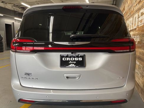 New 2026 Chrysler Pacifica Select image 20