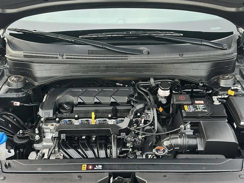 Used 2025 Hyundai Venue SEL FWD image 3