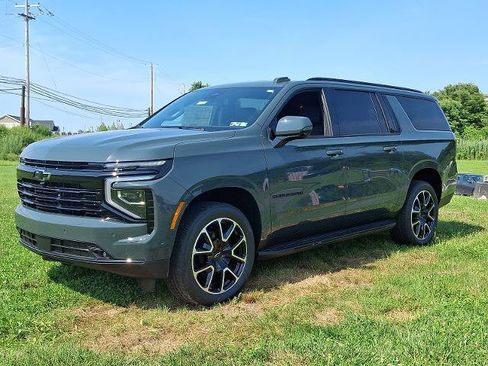 New 2026 Chevrolet Suburban RST w/ Comfort Package AWD/4WD image 2