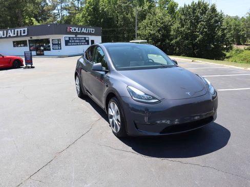 Used 2022 Tesla Model Y Long Range AWD/4WD image 13