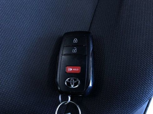 Used 2026 Toyota Corolla Cross LE FWD image 32