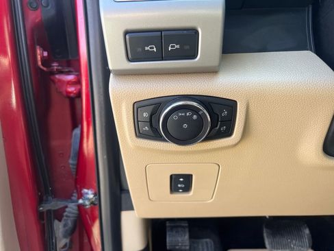 Used 2017 Ford F150 Lariat w/ Equipment Group 502A Luxury AWD/4WD image 16