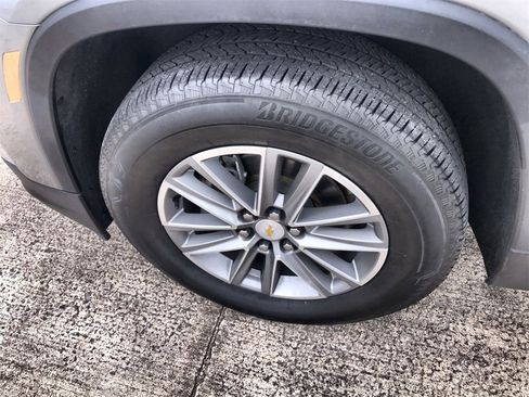 Used 2023 Chevrolet Traverse LT image 10