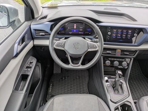 Used 2023 Volkswagen Taos SE w/ Panoramic Sunroof Package FWD image 13