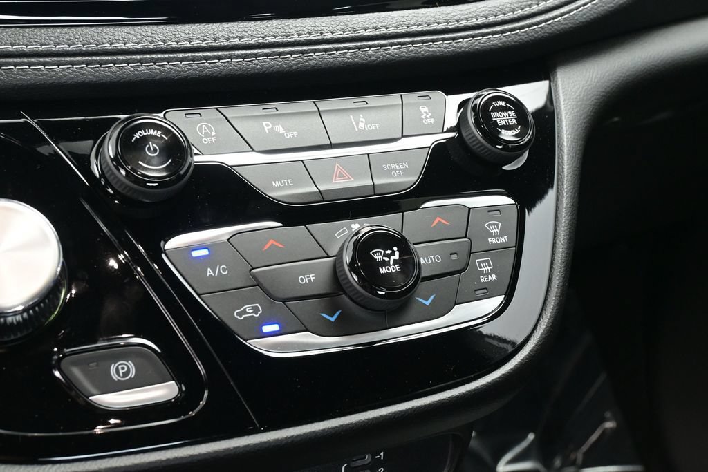 New 2027 Chrysler Pacifica Select w/ Family Tech Group AWD/4WD image 19