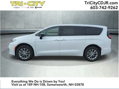 New 2026 Chrysler Pacifica Select