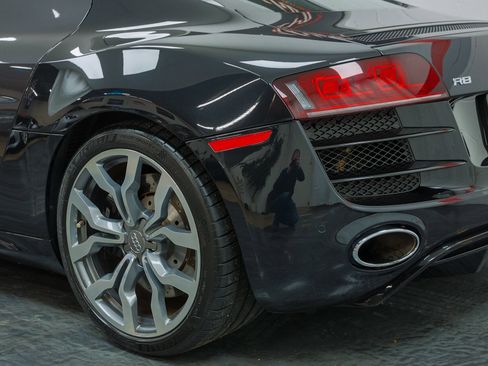 Used 2011 Audi R8 V10 image 20