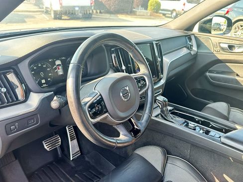 Used 2021 Volvo XC60 T5 R-Design w/ Climate Package AWD/4WD image 10