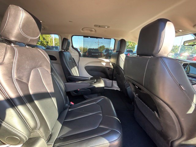 Used 2024 Chrysler Pacifica Touring-L FWD image 13