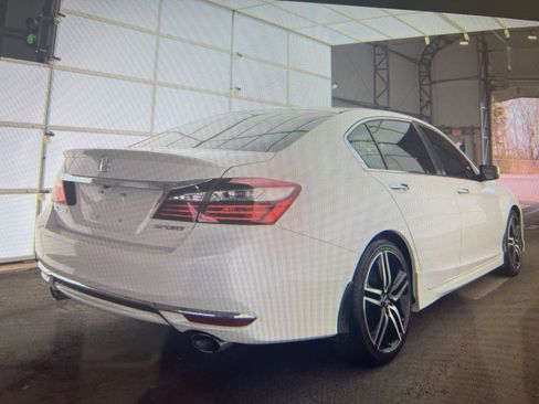 Used 2017 Honda Accord Sport image 2
