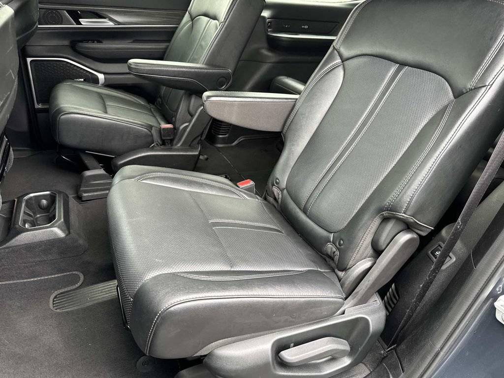 Used 2024 Jeep Wagoneer Series III AWD/4WD image 23
