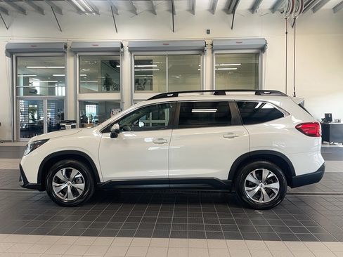Used 2023 Subaru Ascent Premium image 3