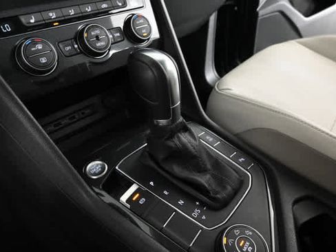 Used 2019 Volkswagen Tiguan SEL image 29