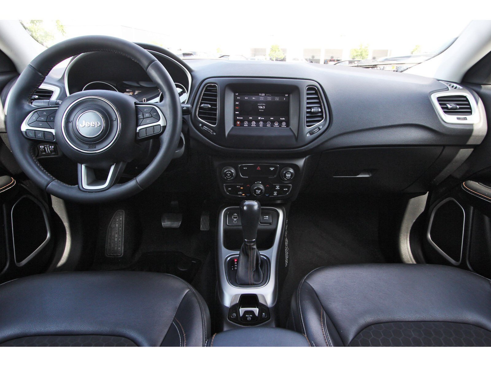 Used 2018 Jeep Compass Latitude w/ Popular Equipment Group FWD image 12
