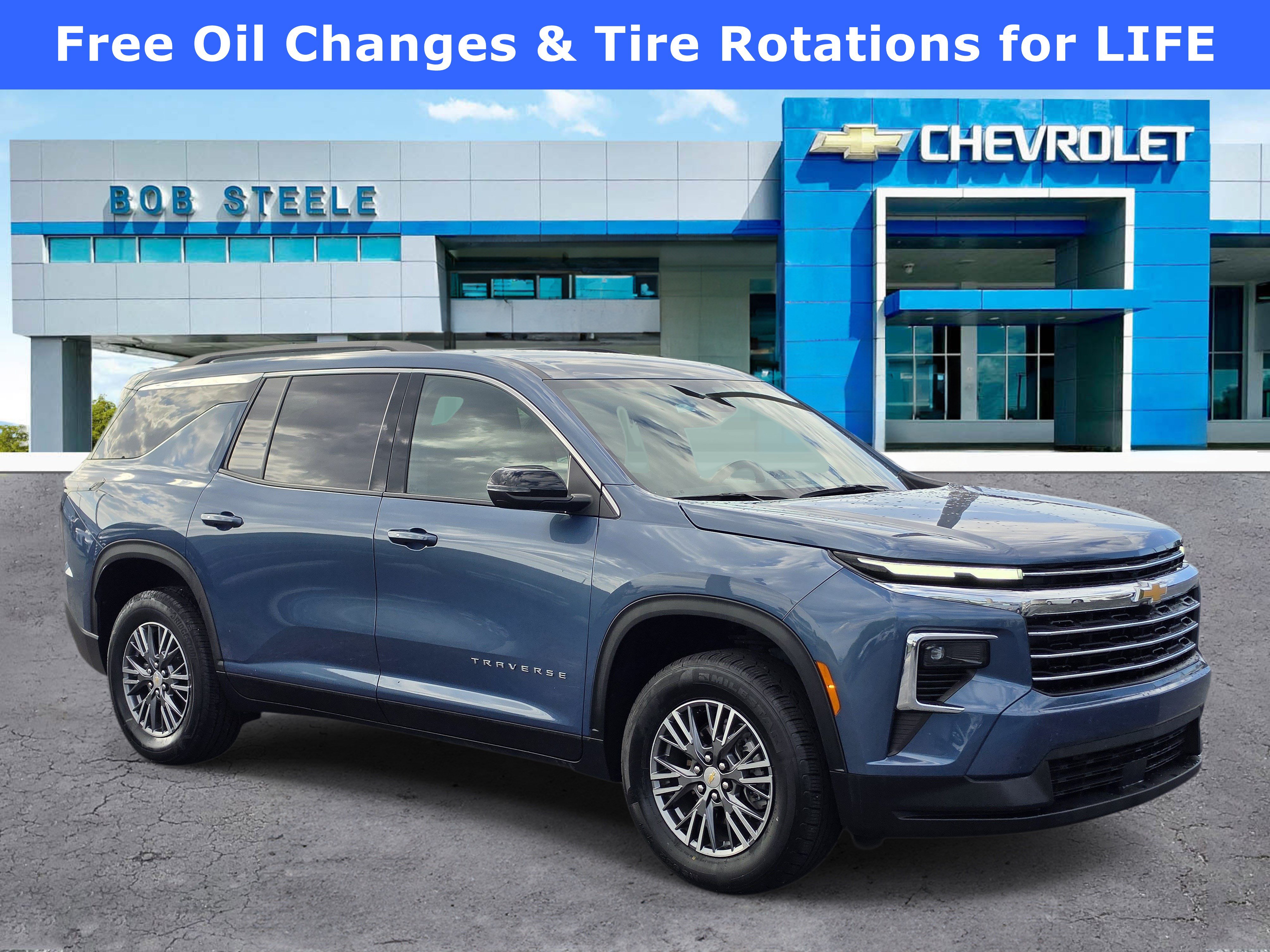 Certified 2025 Chevrolet Traverse LT FWD image 1