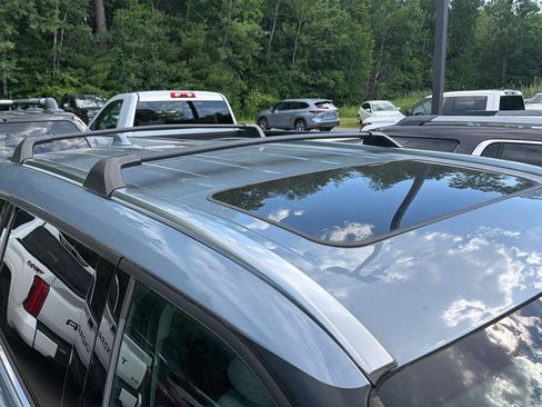 Used 2020 Toyota Highlander XLE AWD/4WD image 6