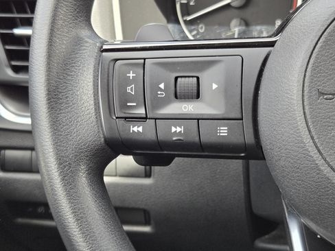 Used 2023 Nissan Rogue SV FWD image 25