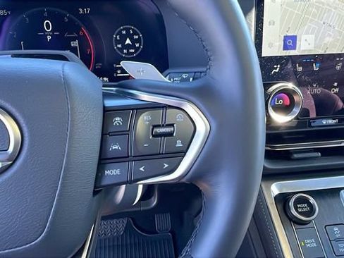 Used 2025 Lexus GX 550 w/ Accessory Package (31) AWD/4WD image 23