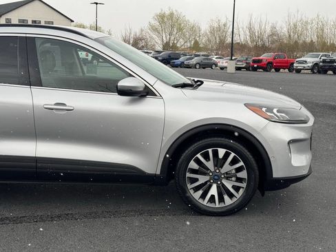 Used 2020 Ford Escape Titanium AWD/4WD image 4