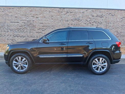 Used 2012 Jeep Grand Cherokee Laredo AWD/4WD image 2