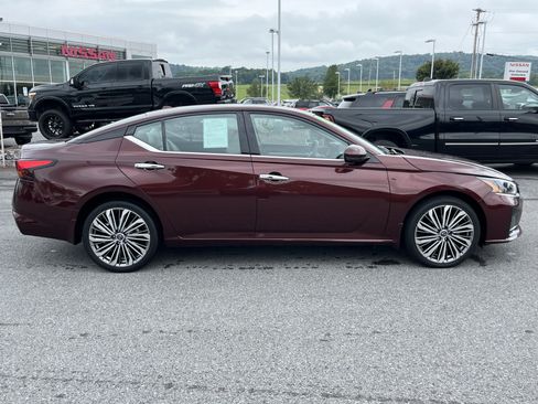 Used 2023 Nissan Altima 2.5 SL AWD/4WD image 2