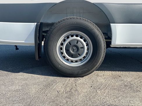 New 2025 Mercedes-Benz eSprinter 170 Cargo image 13